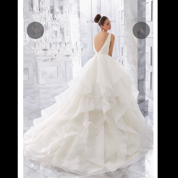 Wedding dress - Picture 2 of 8